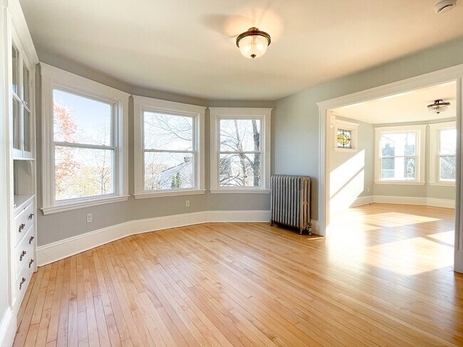 Building Photo - 21 Crest Ave