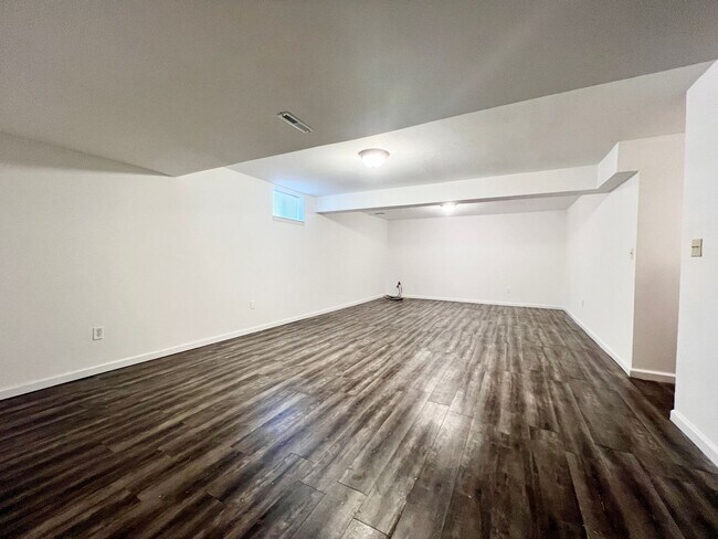 Building Photo - 6 Bed 4 Bath in West End