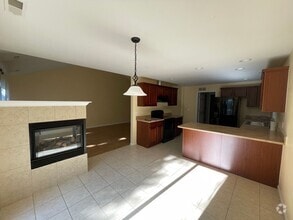 Building Photo - Beautiful 2 bed 2 bath upper Utica 1710 sq...