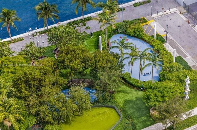 Building Photo - 480 NE 31st St