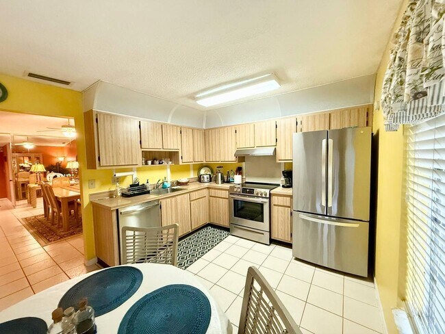 Building Photo - 5496 Viburnum Cir