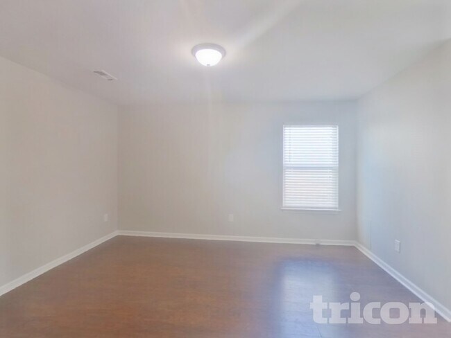 Building Photo - 204 Yukon Dr