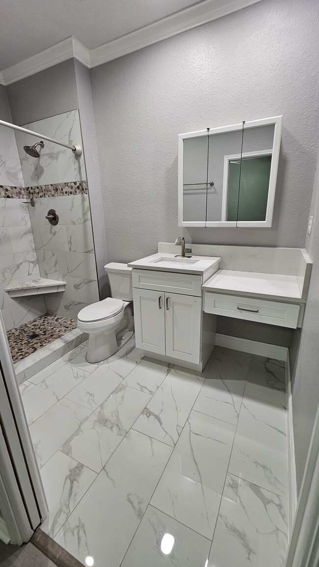 Master shower - 4333 Bayside Village Dr
