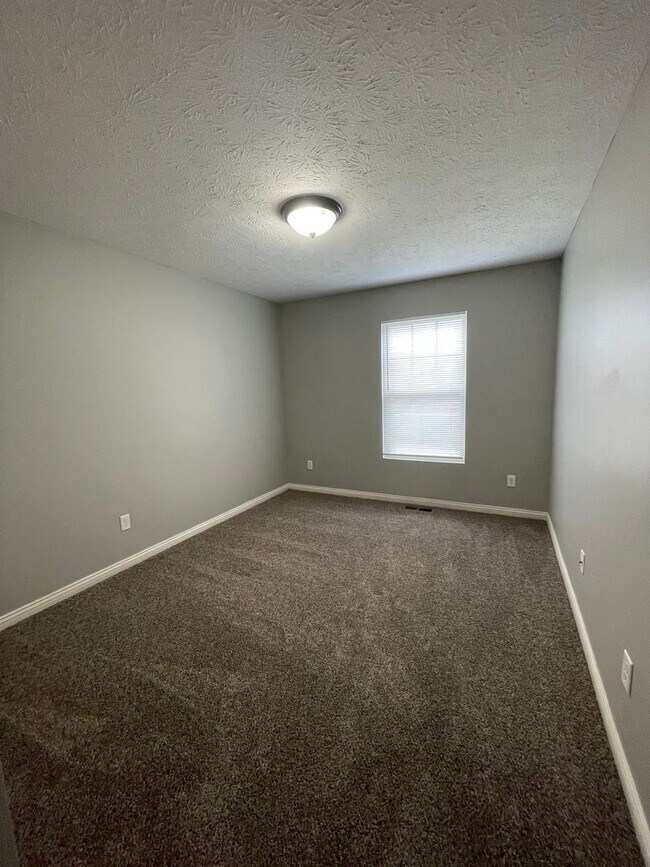 Building Photo - 3 Bedroom Single Family Home