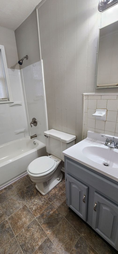 Building Photo - Nice, 3 Bedrooms, 1 Bath, Brick Ranch Home...