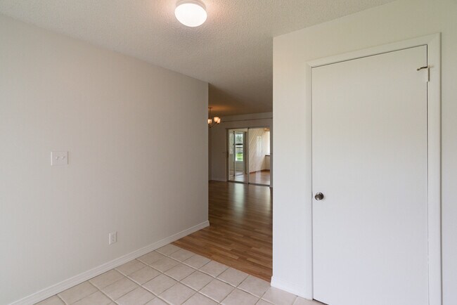 Building Photo - 10502 Linger Ln