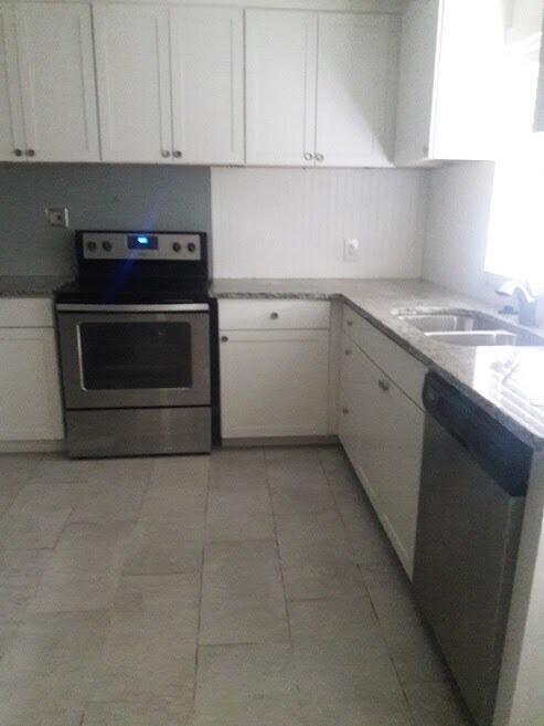 Building Photo - MOVE IN SPECIAL!!! Stunning 3-Bedroom, 2-B...