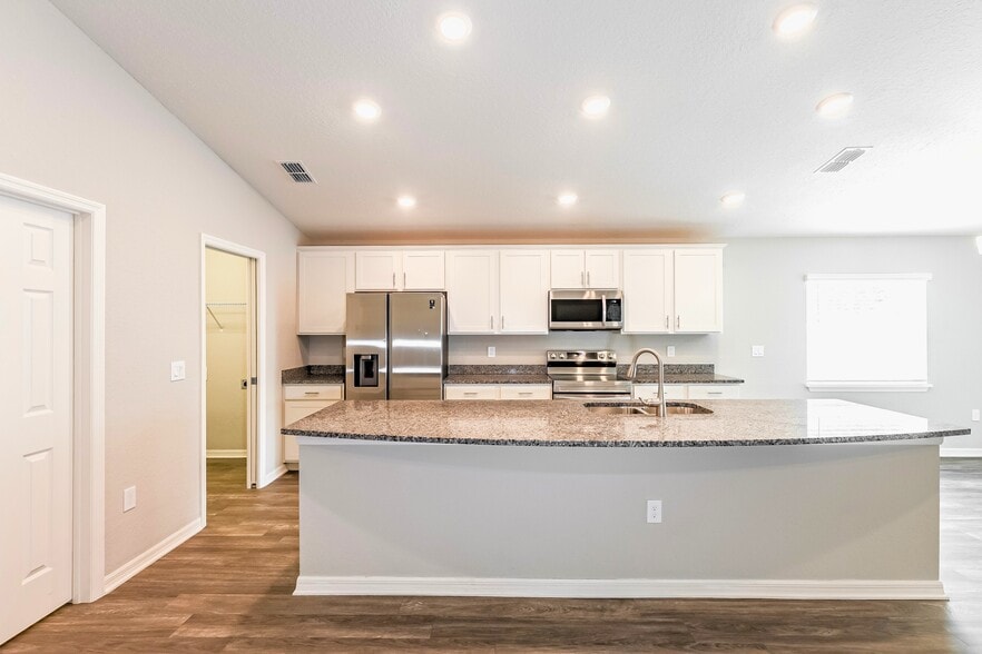 Building Photo - 1221 Third Ct, Eagle Lake, FL