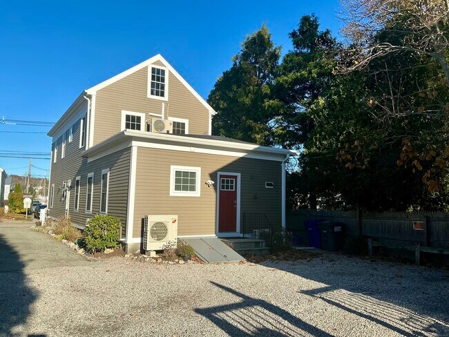 Building Photo - 17 Willow St