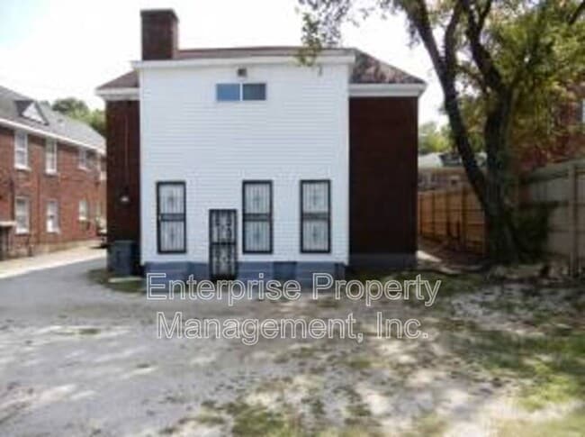 Building Photo - 2360 Forest Ave