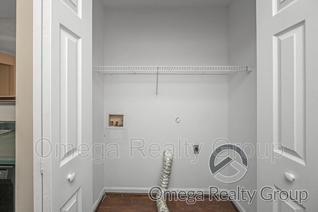 Building Photo - 5561 Heatherbrae Ln