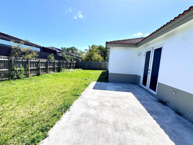 Building Photo - 21405 Ingraham Ave Rd