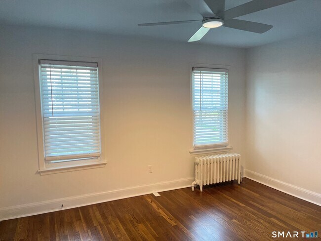 Building Photo - 446 Old Stratfield Rd