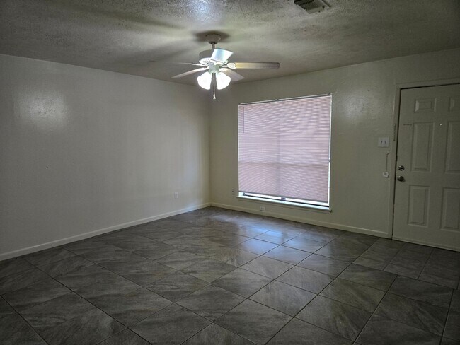 Building Photo - 2408 Bandera Dr