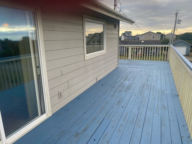 Building Photo - 934 Starfish Ct SW