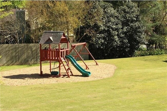 Building Photo - 1600 Old Hunters Trce