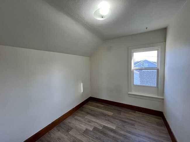 Building Photo - 725 Werle Ave