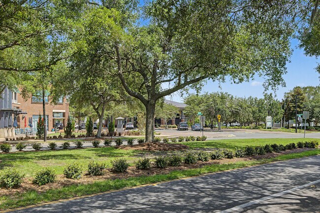 Building Photo - 4065 Four Oaks Blvd
