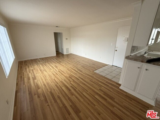 Building Photo - 18600 Burbank Blvd