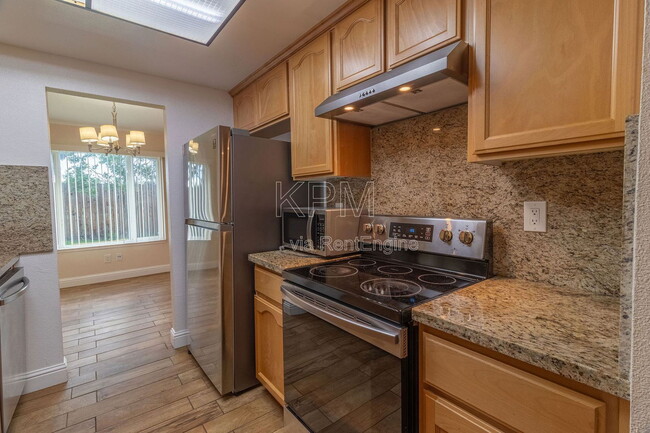 Building Photo - 2414 Shropshire Dr