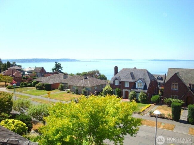 Building Photo - 5Bd/2.75Ba Seattle Home