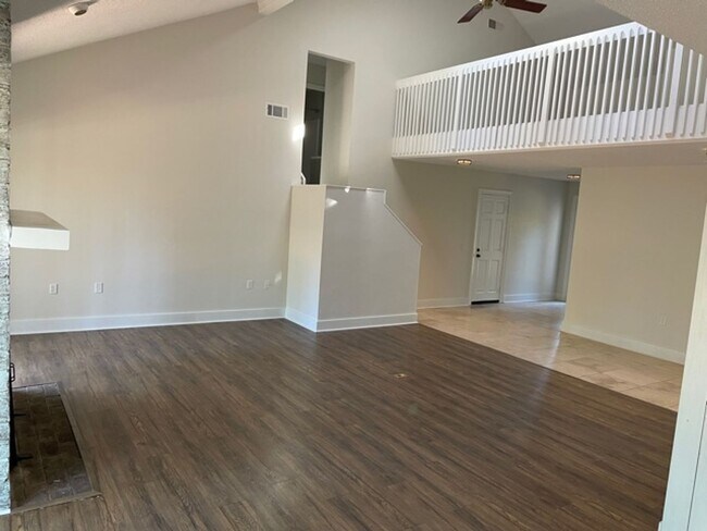 Building Photo - 25 Honey Locust Cir