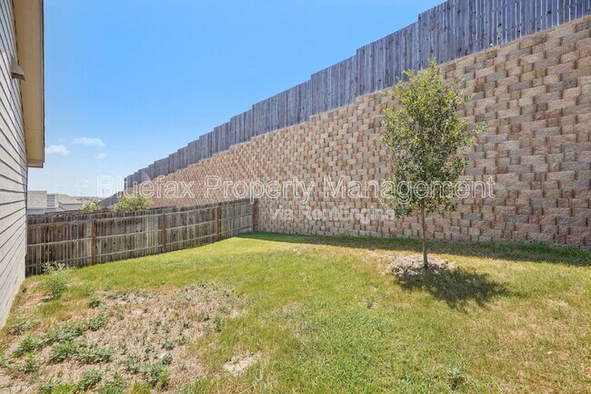 Building Photo - 14010 Silos Meadows