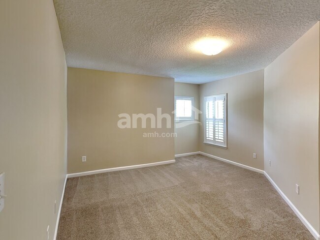 Building Photo - 2110 Thorn Hollow Ct