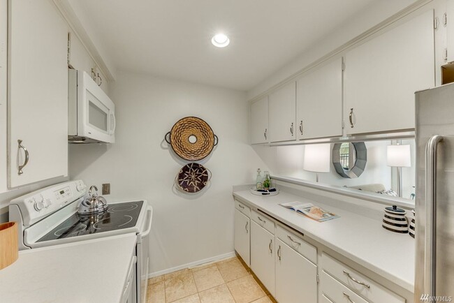 Building Photo - 1bd/1ba Seattle Condo