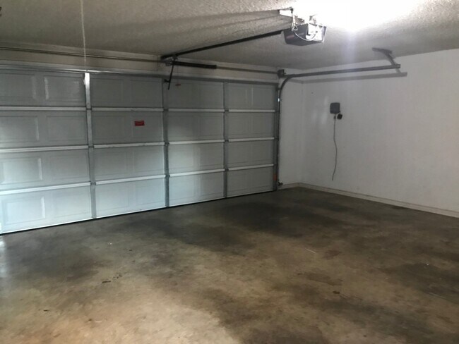 Building Photo - 3/2 super clean and move in ready in MIDWAY ISD