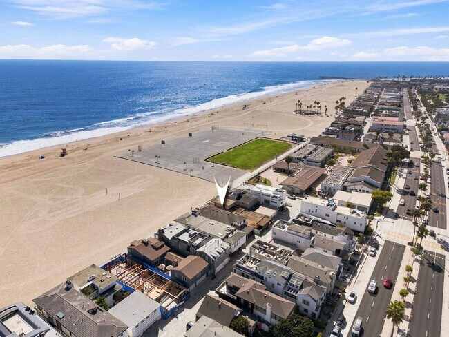 Building Photo - 1228 W Oceanfront