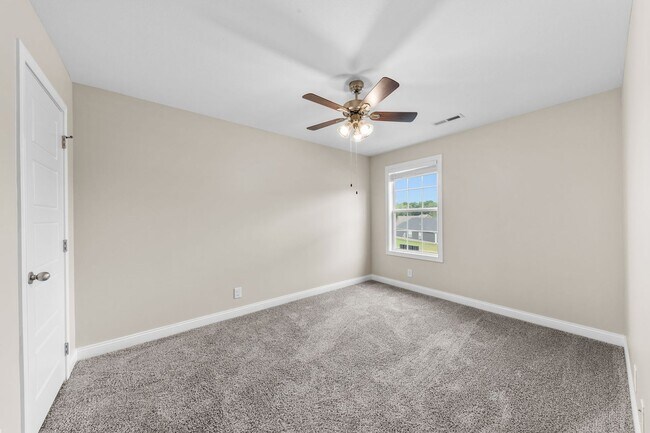 Building Photo - Beautiful Home! Coming Soon!