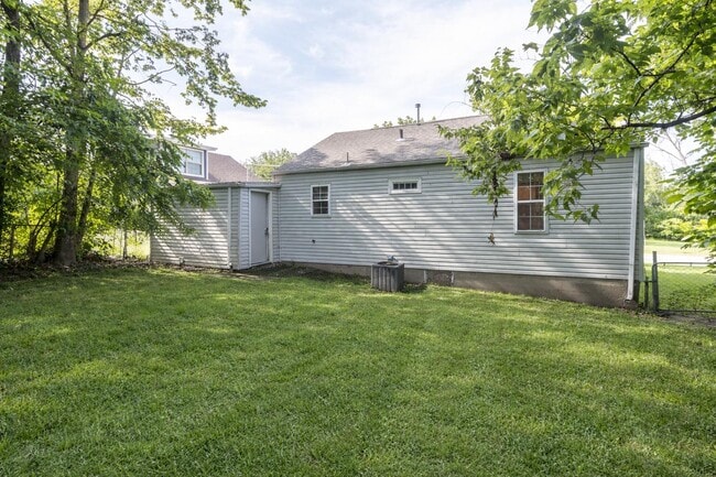 Building Photo - 306 W Worley St