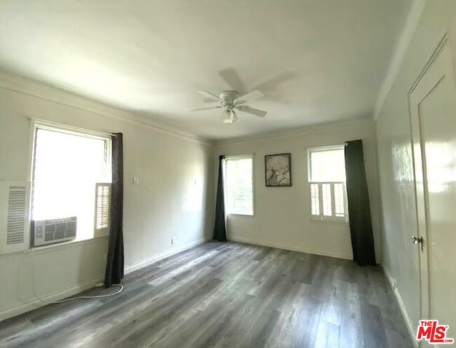 Building Photo - 10623 Kinnard Ave