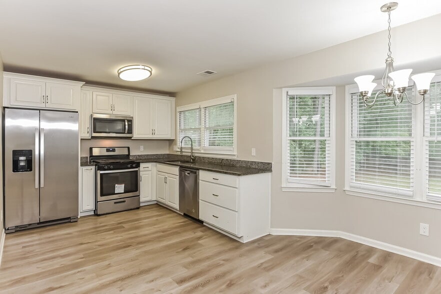 Building Photo - 3811 Eden Glen Dr SE