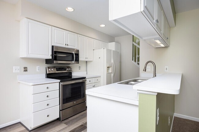 Building Photo - 45085 Horseshoe Dr