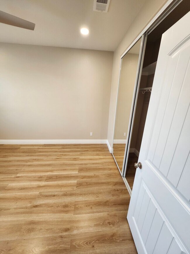 Building Photo - Luxurious 4-Bedroom View Home in Desirable...