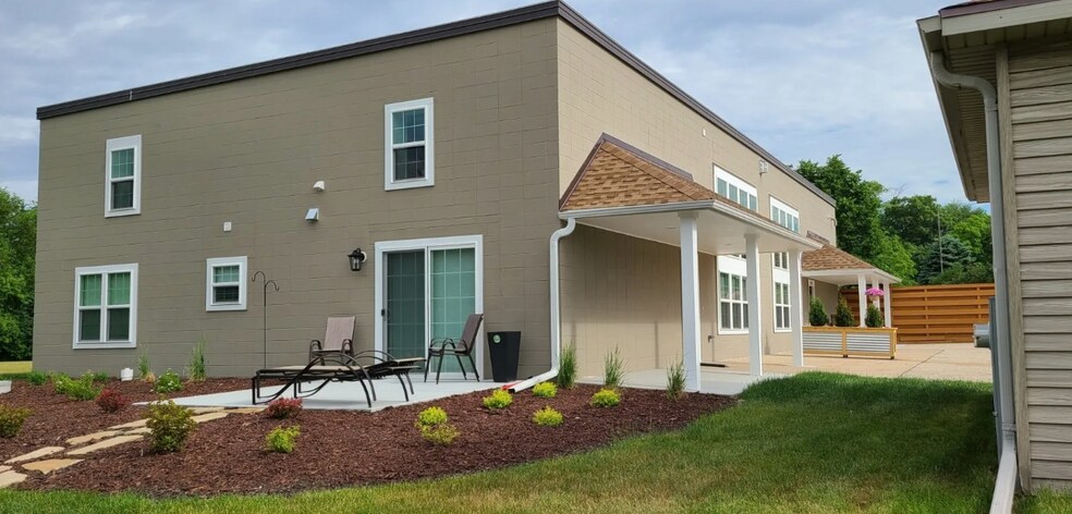 Townhomes - 247 W Main St