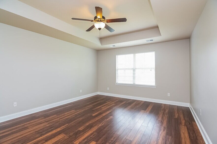 Building Photo - 2851 S Hartland