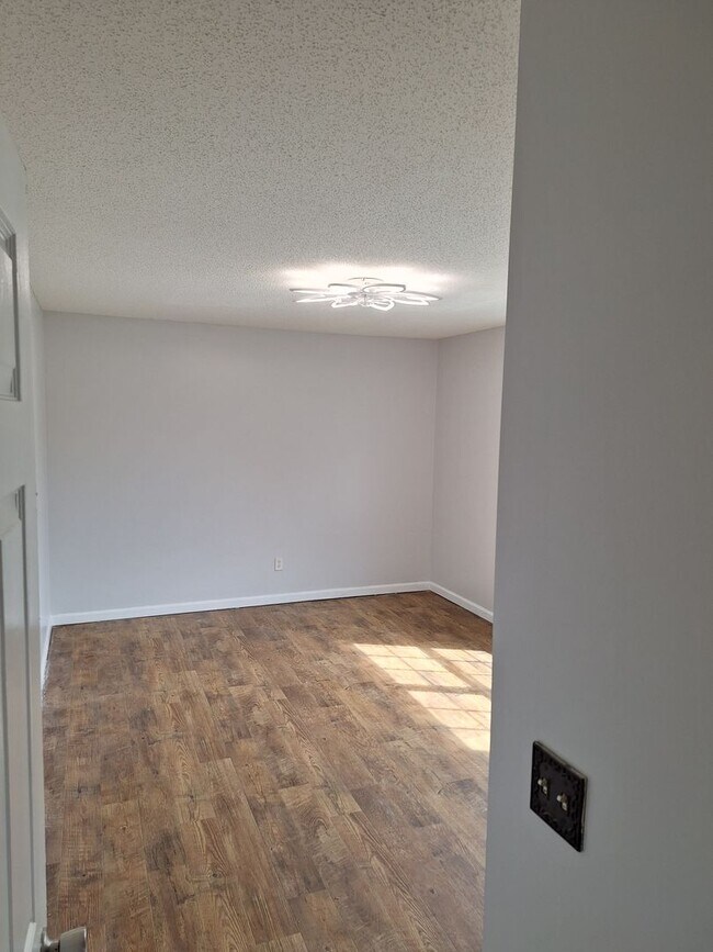Building Photo - Wonderful Four Bedroom Home Located in Nor...
