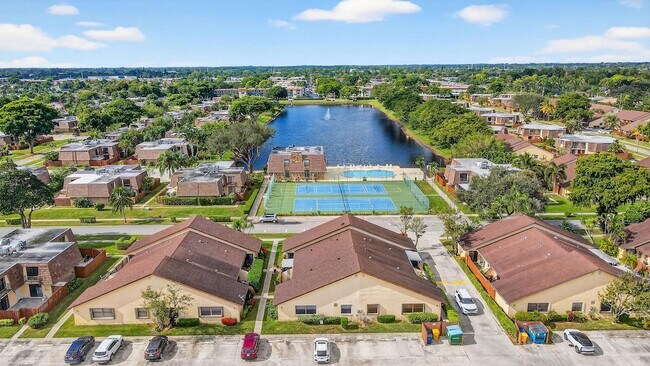 Building Photo - 484 Springdale Cir