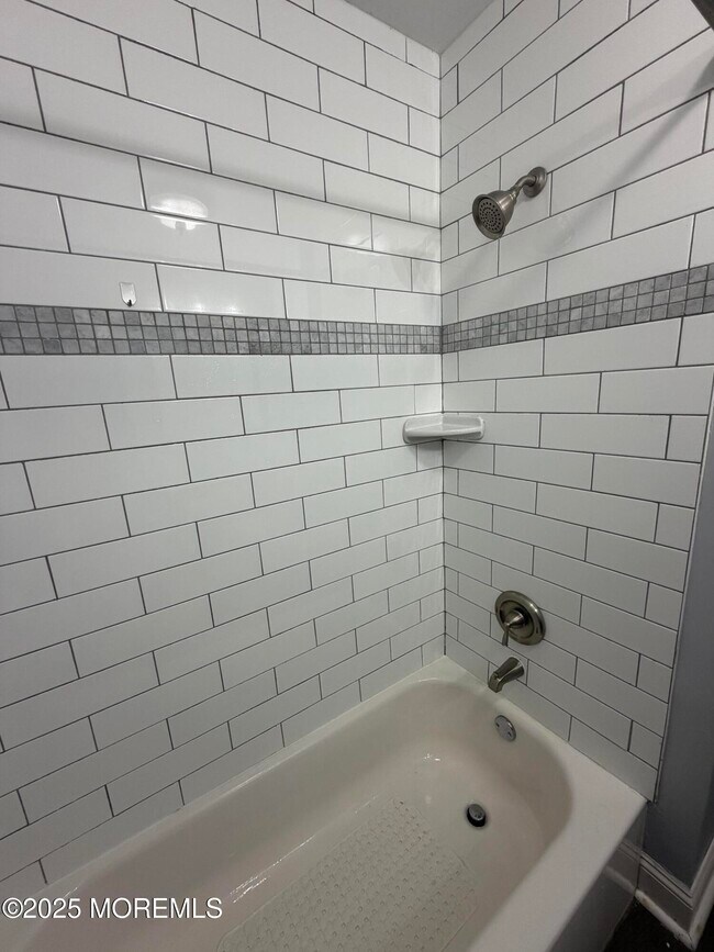 Building Photo - 710 Dow Ave