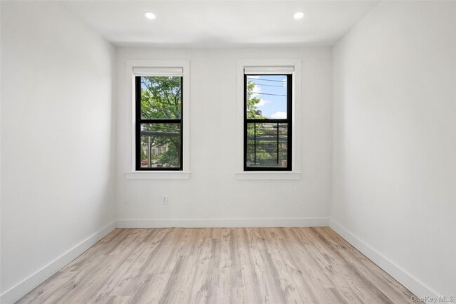 Building Photo - 2122 Boston Post Rd