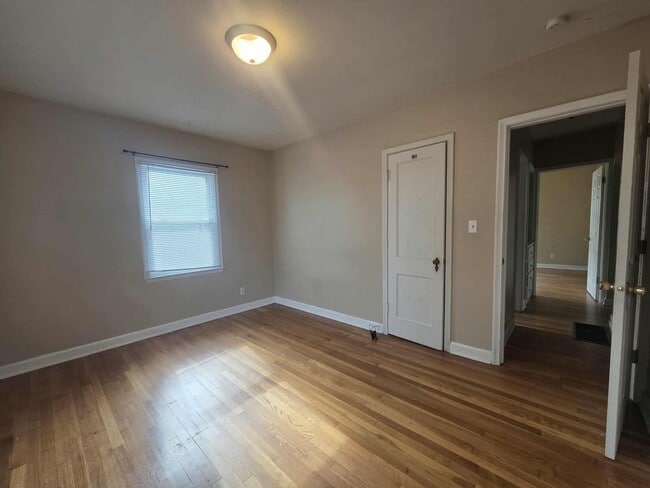Building Photo - Spacious home for rent!