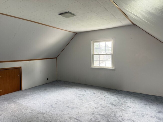 Building Photo - Beautiful 3 Bedroom 1 bathroom Cape Cod with Bonus Room!