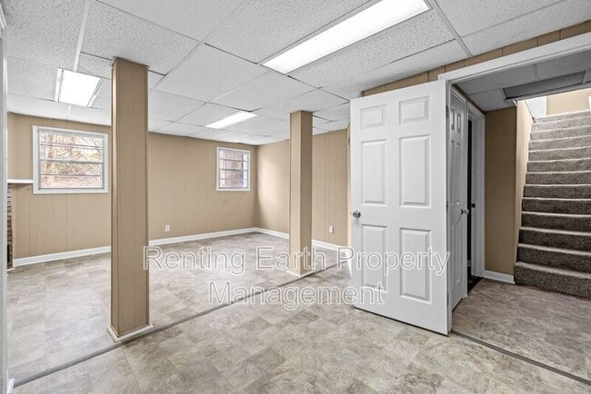 Building Photo - 942 Hillcrest Ave