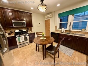 Building Photo - 18 Homer St