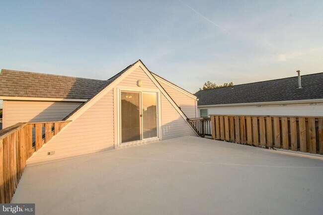 Building Photo - 100 Sheridan Square