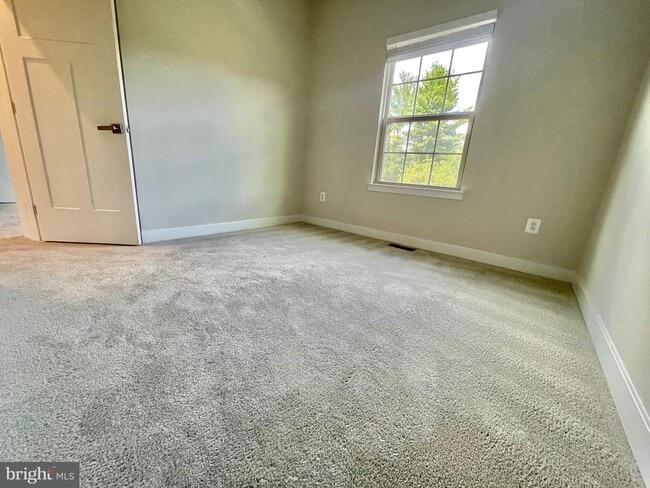 Building Photo - 9576 Fern Hollow Way