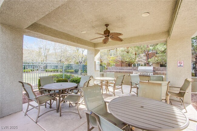 Building Photo - 10809 Garden Mist Dr